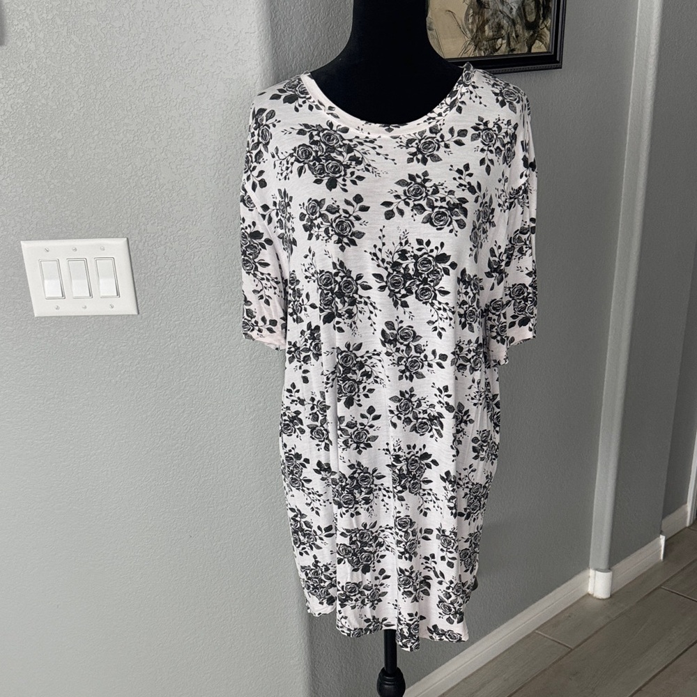 Floral Black and White Women's Top